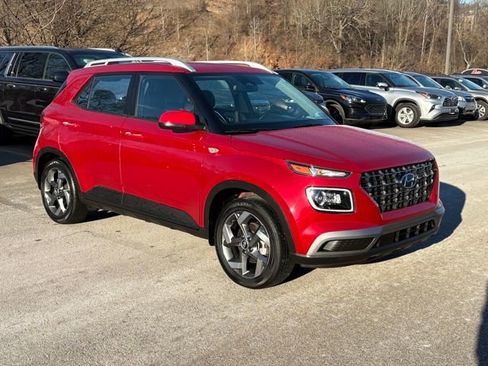 Used 2023 Hyundai Venue Limited image 7