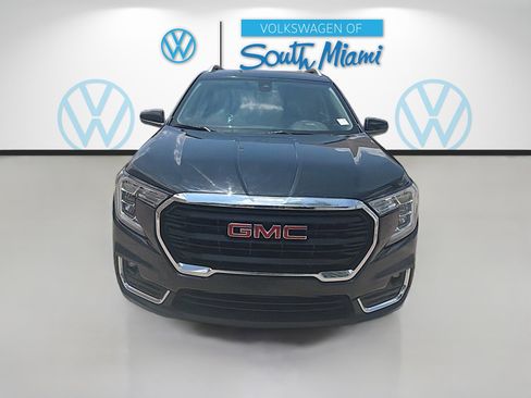 Used 2024 GMC Terrain SLT FWD image 2