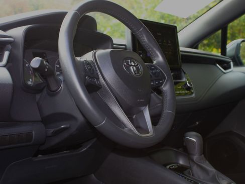 Used 2024 Toyota Corolla SE image 13