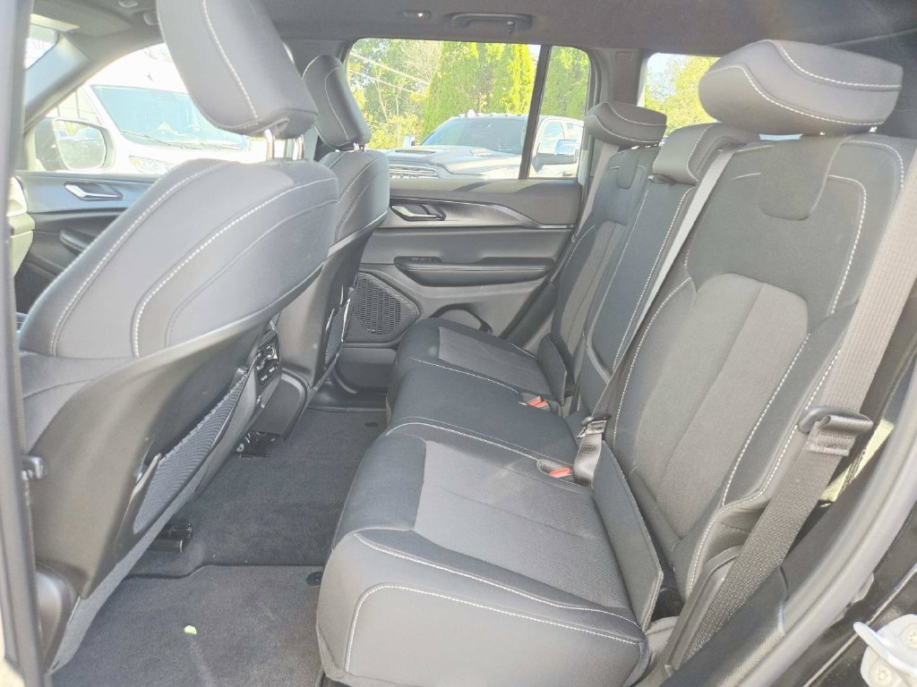 New 2027 Jeep Grand Cherokee Laredo X AWD/4WD image 13