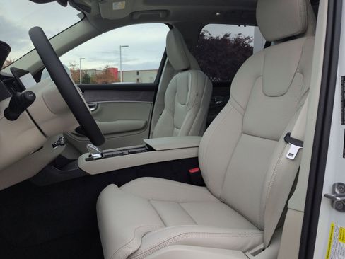 New 2026 Volvo XC90 B6 Ultra image 13