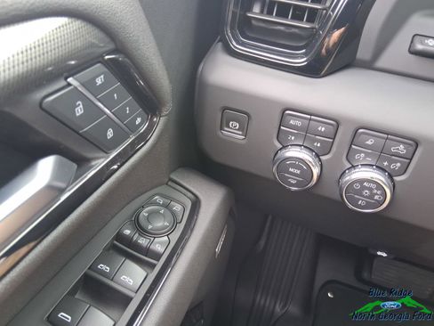 Used 2025 GMC Sierra 2500 AT4 w/ AT4 Premium Plus Package AWD/4WD image 28