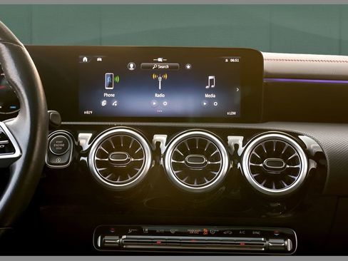 Used 2025 Mercedes-Benz CLA 250 4MATIC image 41