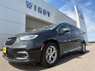 Used 2023 Chrysler Pacifica Limited FWD video 1