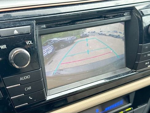 Used 2015 Toyota Corolla LE FWD image 12