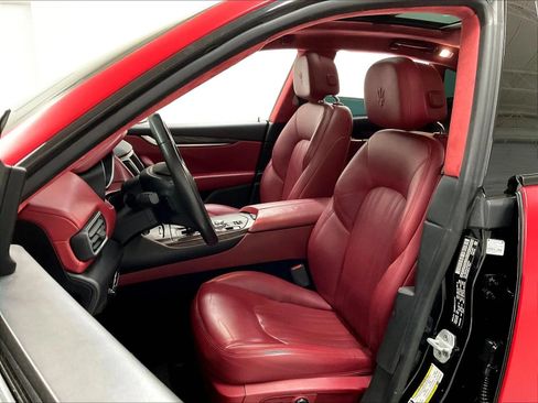 Used 2017 Maserati Levante w/ Luxury Package AWD/4WD image 13