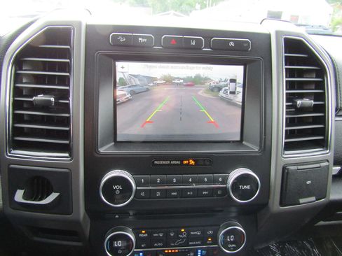 Used 2018 Ford Expedition XLT w/ Equipment Group 202A AWD/4WD image 26