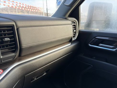 Used 2025 Chevrolet Silverado 2500 LT w/ Convenience Package image 24