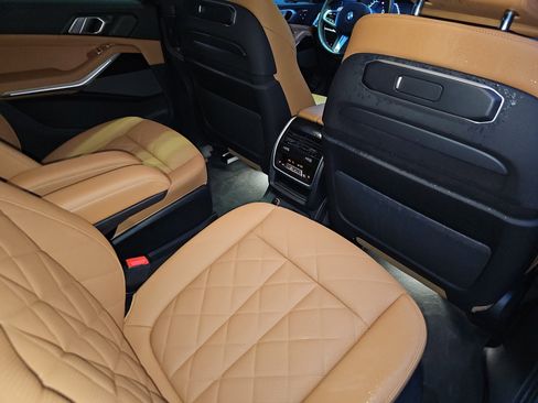 Used 2023 BMW X7 xDrive40i w/ Executive Package image 11