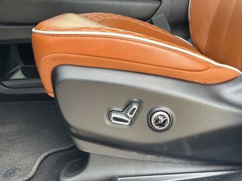 Used 2025 Chrysler Pacifica Pinnacle FWD image 13