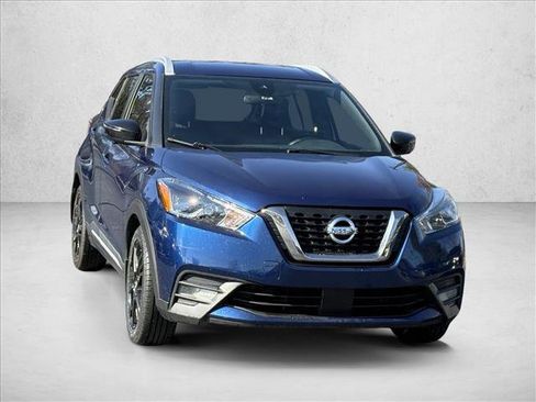 Used 2020 Nissan Kicks SR w/ SR Premium Package image 4