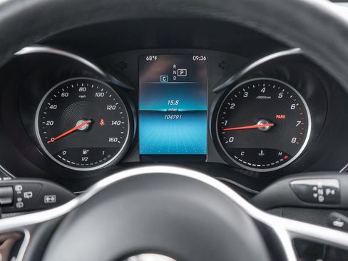 Used 2021 Mercedes-Benz GLC 300 4MATIC image 24