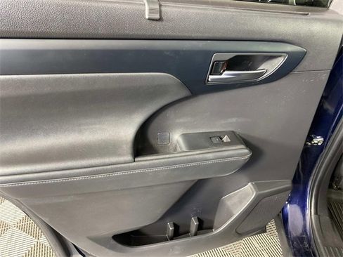 Used 2023 Toyota Highlander XLE image 29