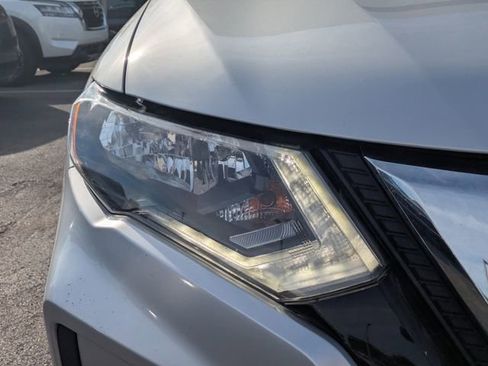 Used 2019 Nissan Rogue S image 8