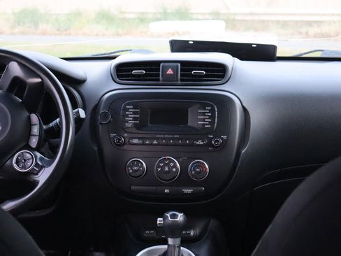 Used 2015 Kia Soul + image 20