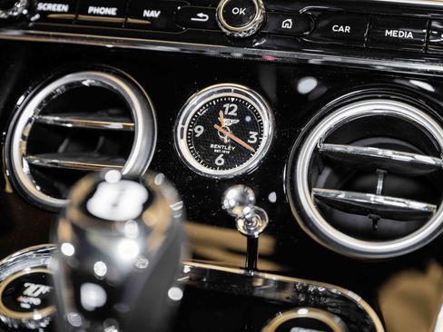 Used 2024 Bentley Continental GT V8 image 34