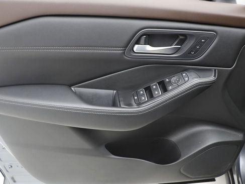 Used 2023 Nissan Rogue SL w/ SL Premium Package image 13