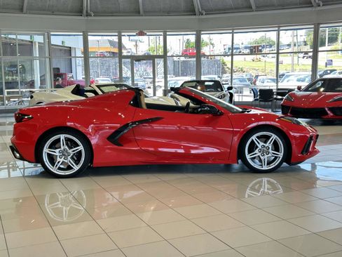 Used 2025 Chevrolet Corvette Stingray Premium Conv w/ 3LT RWD image 2
