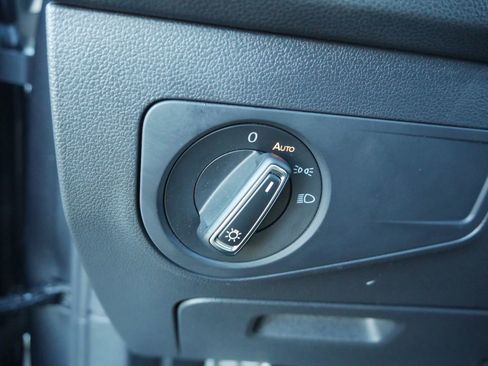 Used 2023 Volkswagen Tiguan SE R-Line image 39