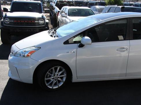 Used 2012 Toyota Prius V Five FWD image 4