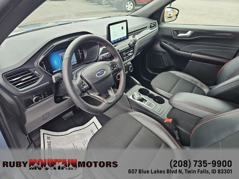 Used 2025 Ford Escape ST-Line image 13
