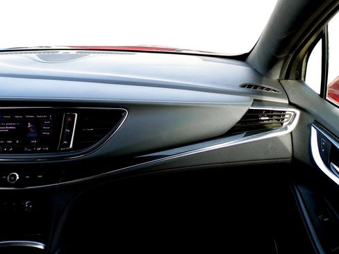 Used 2022 Buick Enclave Premium image 21