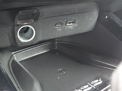 Used 2025 Chevrolet Trax RS w/ Sunroof Package FWD image 30