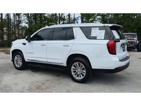 Certified 2023 GMC Yukon SLT w/ SLT Premium Package AWD/4WD image 6