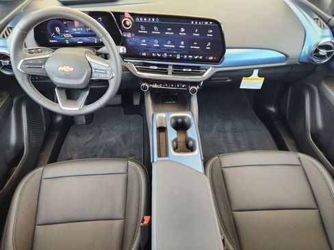 New 2026 Chevrolet Equinox EV LT w/ Convenience Package II FWD image 2