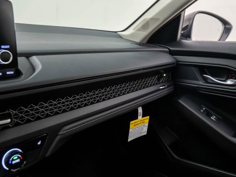 Used 2025 Honda Accord SE image 28