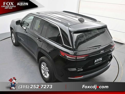 Used 2023 Jeep Grand Cherokee Laredo w/ Luxury Tech Group I image 27