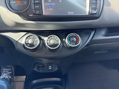 Used 2018 Toyota Yaris L image 25