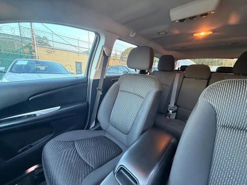 Used 2017 Dodge Journey SE w/ Flexible Seating Group image 13
