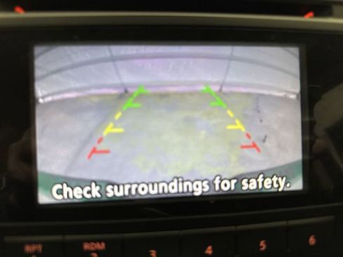 Used 2017 Nissan Titan SV image 14