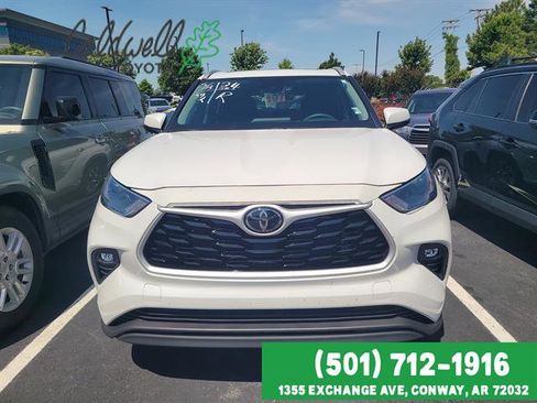 Certified 2024 Toyota Highlander XLE FWD image 2
