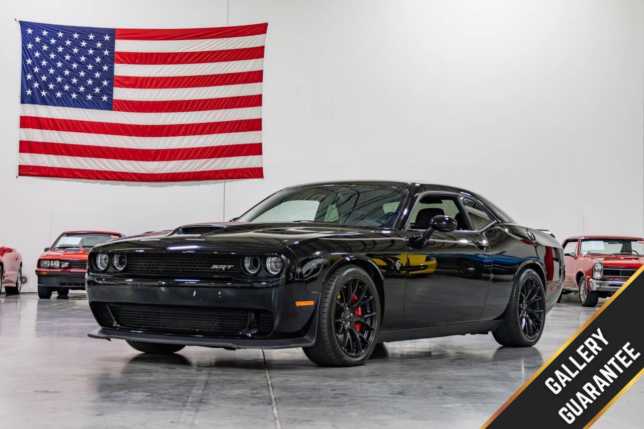 Used 2016 Dodge Challenger SRT Hellcat RWD image 1
