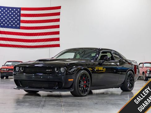 Used 2016 Dodge Challenger SRT Hellcat RWD image 1