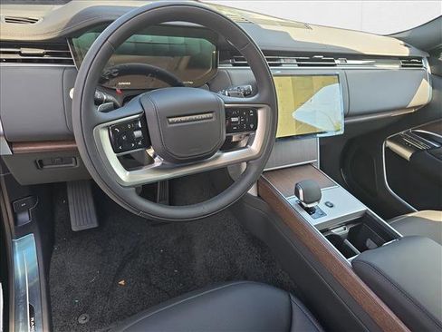 New 2025 Land Rover Range Rover Long Wheelbase SE image 18