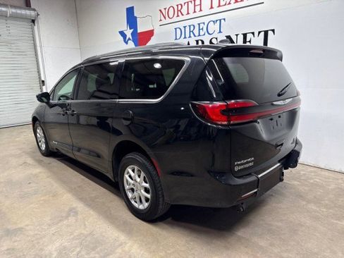 Used 2022 Chrysler Pacifica Touring-L image 8