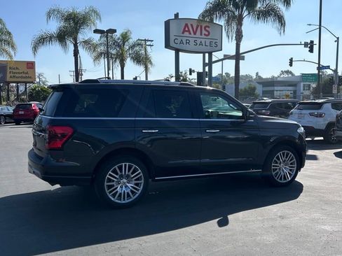 Used 2024 Ford Expedition Limited image 4
