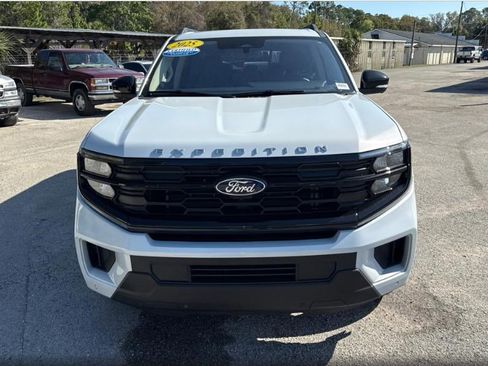 Used 2025 Ford Expedition Max Active image 2