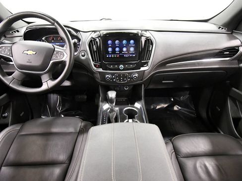 Used 2023 Chevrolet Traverse LT w/ LT Premium Package AWD/4WD image 3