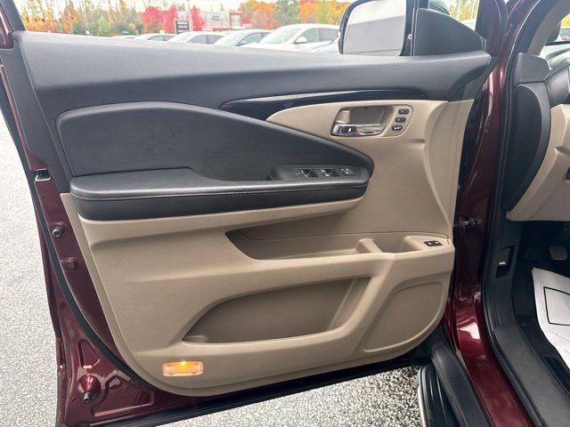 Used 2018 Honda Pilot Touring image 16