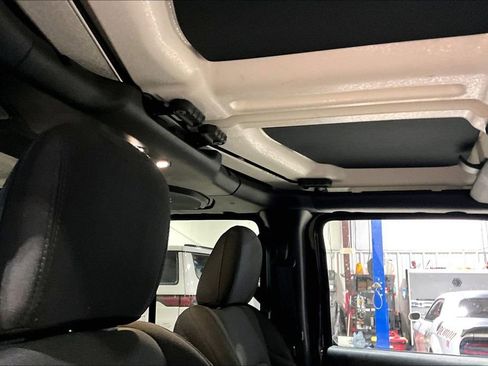 Used 2021 Jeep Wrangler Unlimited Sport AWD/4WD image 18