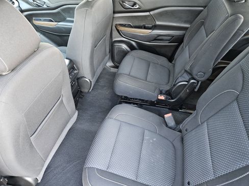 Certified 2023 GMC Acadia SLE w/ Driver Convenience Package image 33