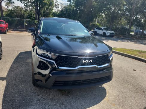 Used 2023 Kia Sorento LX FWD image 2