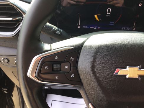 Used 2025 Chevrolet TrailBlazer LT w/ LT Cold Weather Package AWD/4WD image 13