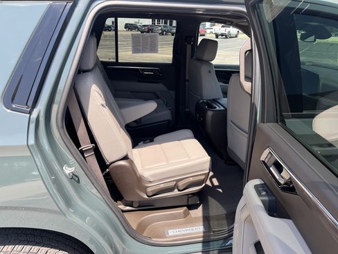 Used 2025 Chevrolet Tahoe Z71 w/ Comfort Package AWD/4WD image 15