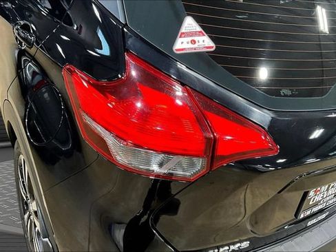 Used 2019 Nissan Kicks SR w/ Exterior Package FWD image 21