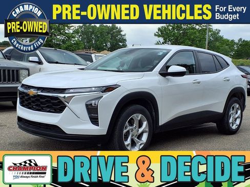 Used 2024 Chevrolet Trax LS w/ LS Convenience Package FWD image 1